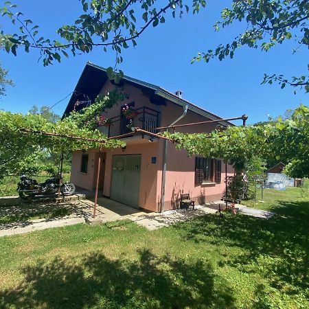 Liammarco Apartment Plaški Екстериор снимка