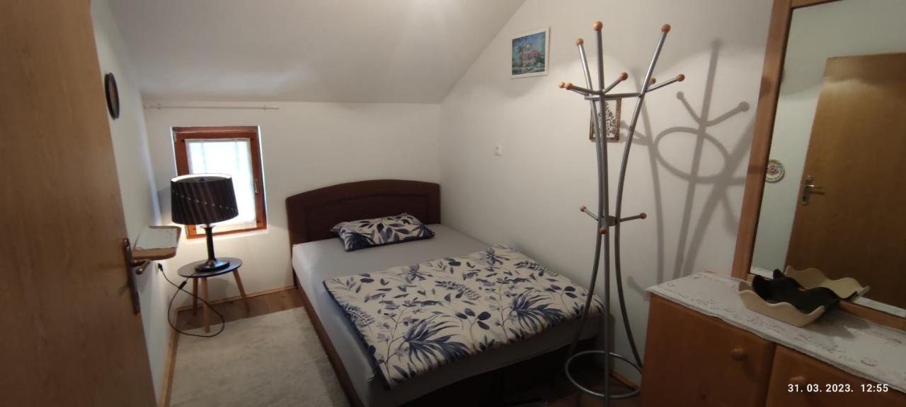 Liammarco Apartment Plaški Екстериор снимка