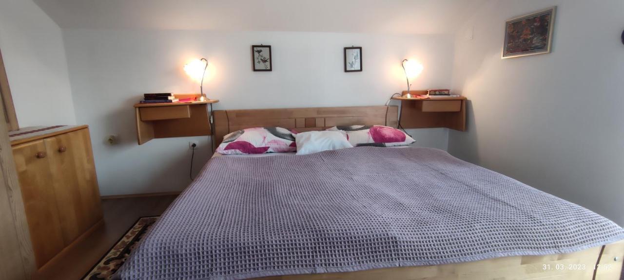 Liammarco Apartment Plaški Екстериор снимка