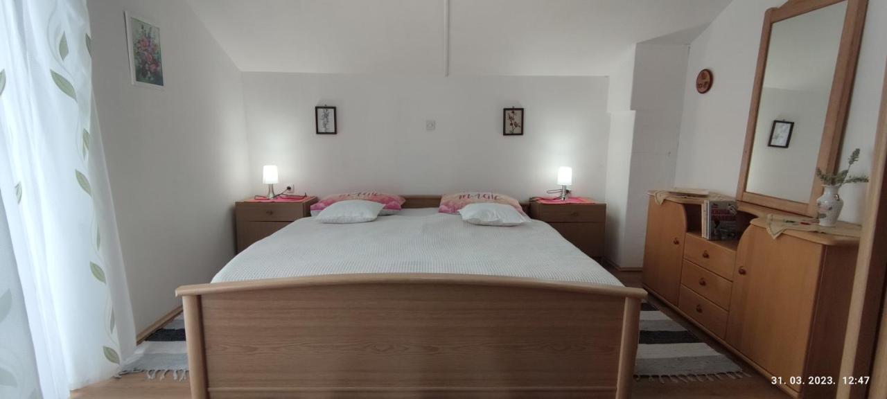 Liammarco Apartment Plaški Екстериор снимка