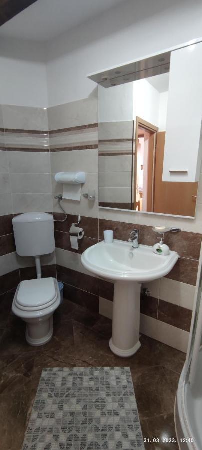 Liammarco Apartment Plaški Екстериор снимка