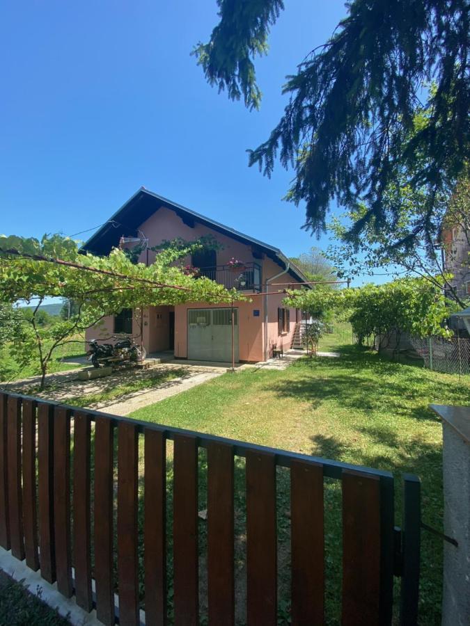 Liammarco Apartment Plaški Екстериор снимка